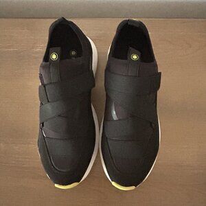 Nurture DILLON Black Sneakers Elastic Strap Closure Size 8.5 NWOB